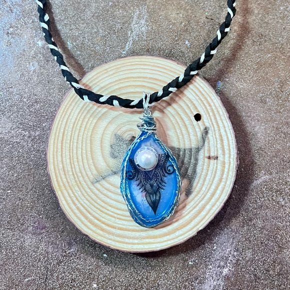 Glowing Tribal Necklace - Picture 3 of 7